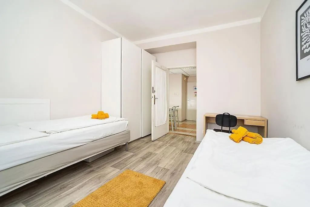 Apartment 3 Bedroom Flat With Amazing Terrace Prague
