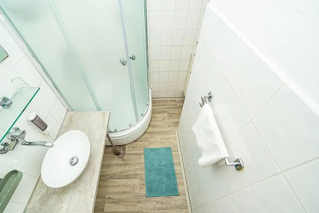 3 Bedroom Flat With Amazing Terrace Prague Apartment