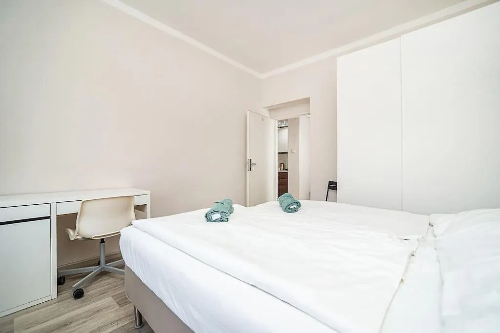 Apartment 3 Bedroom Flat With Amazing Terrace Prague